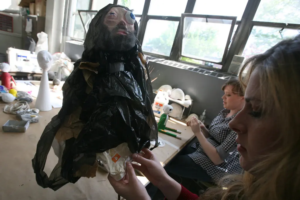 Meghan Healey, Subterraneo: A Cruel Puppet’s Guide to Underground Living (2010)