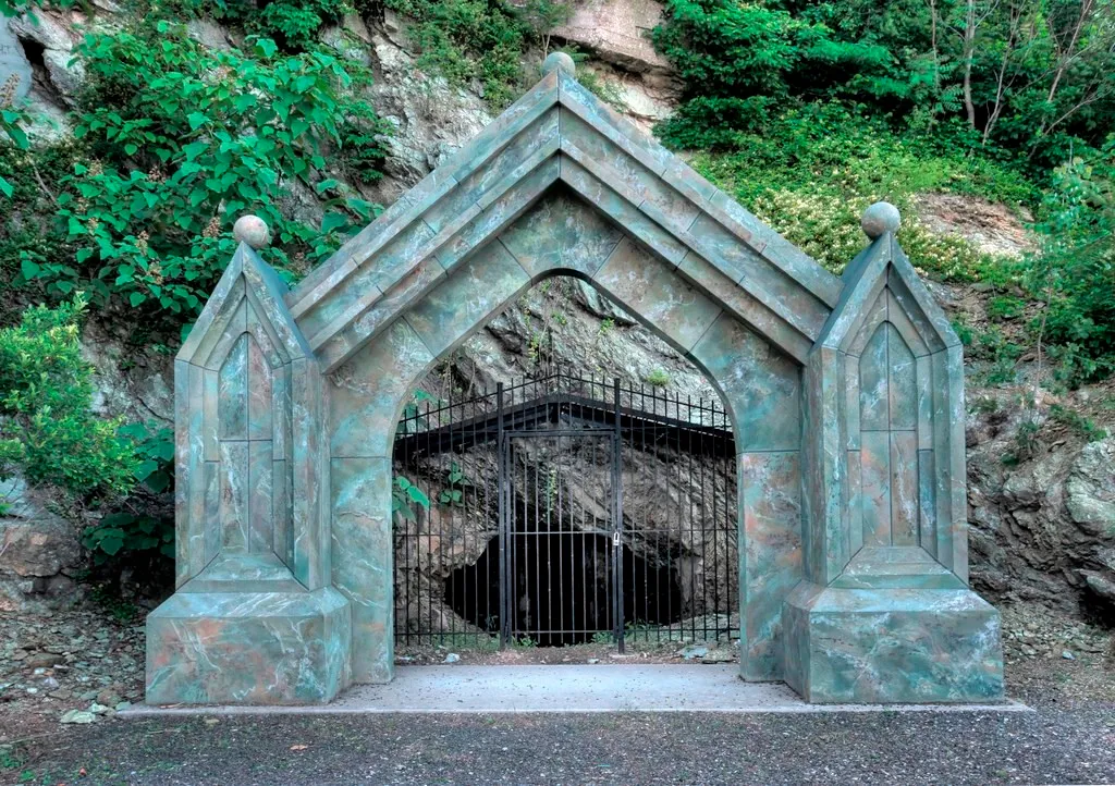 Isabel Carrasco, “Real Places on Earth That Lead to the Gates of Hell” (2016)