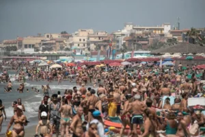 Ewan Gleadow, “Deadly heatwave named after Dante’s Inferno claims first victim as locals wilt in 45C” (2023)
