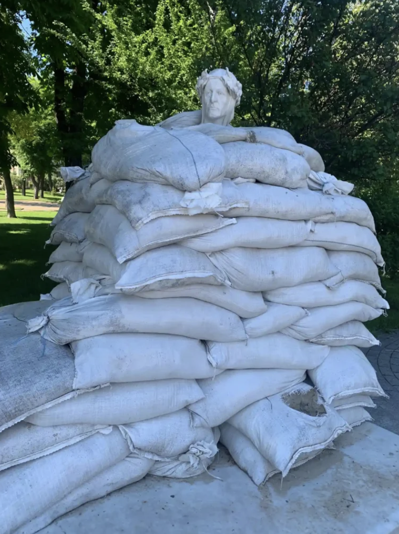 “In Kyiv, I saw Dante under sandbags – a modern image of the hell of war”