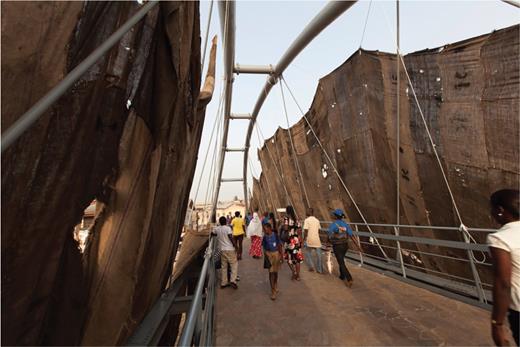 Ibrahim Mahama, Out of Bounds (2014)